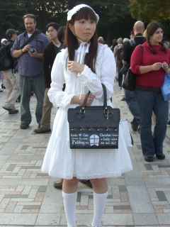 GirliePoseHarajukuTokyolittle